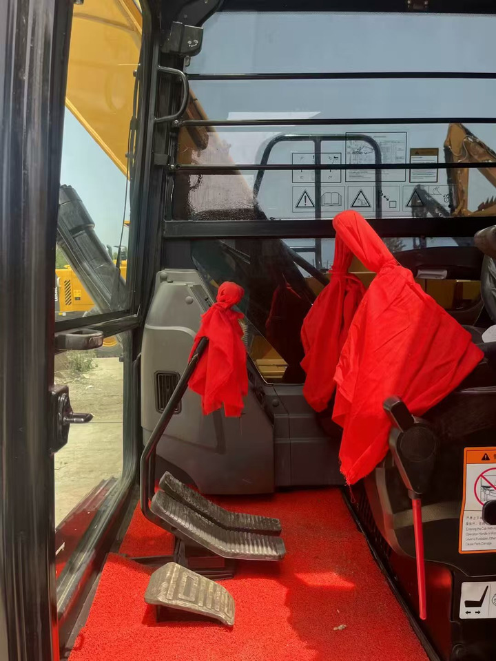 CATERPILLAR 323D2L - Ekskavator perayap: gambar 3 CATERPILLAR 323D2L - Ekskavator perayap: gambar 3