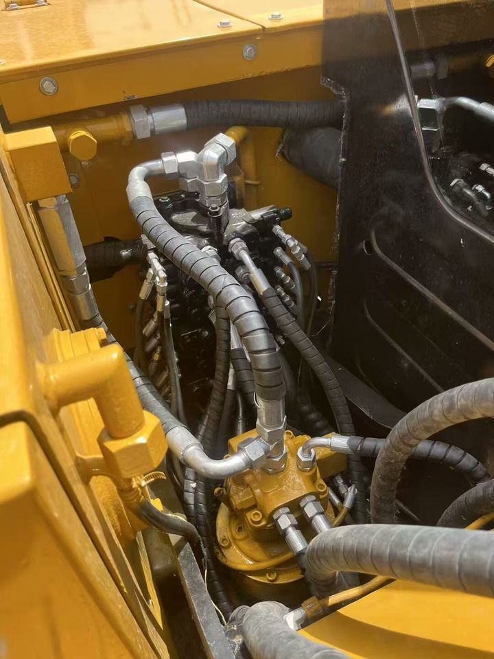 Ekskavator perayap CATERPILLAR 323D2L: gambar 18 Ekskavator perayap CATERPILLAR 323D2L: gambar 18