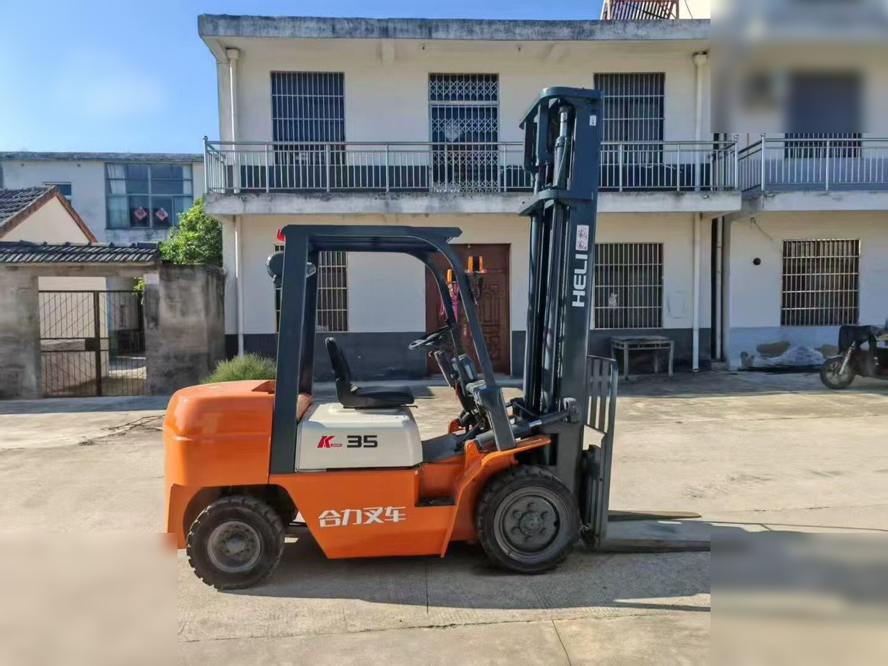 HELI HFG35 - Forklift diesel: gambar 1 HELI HFG35 - Forklift diesel: gambar 1