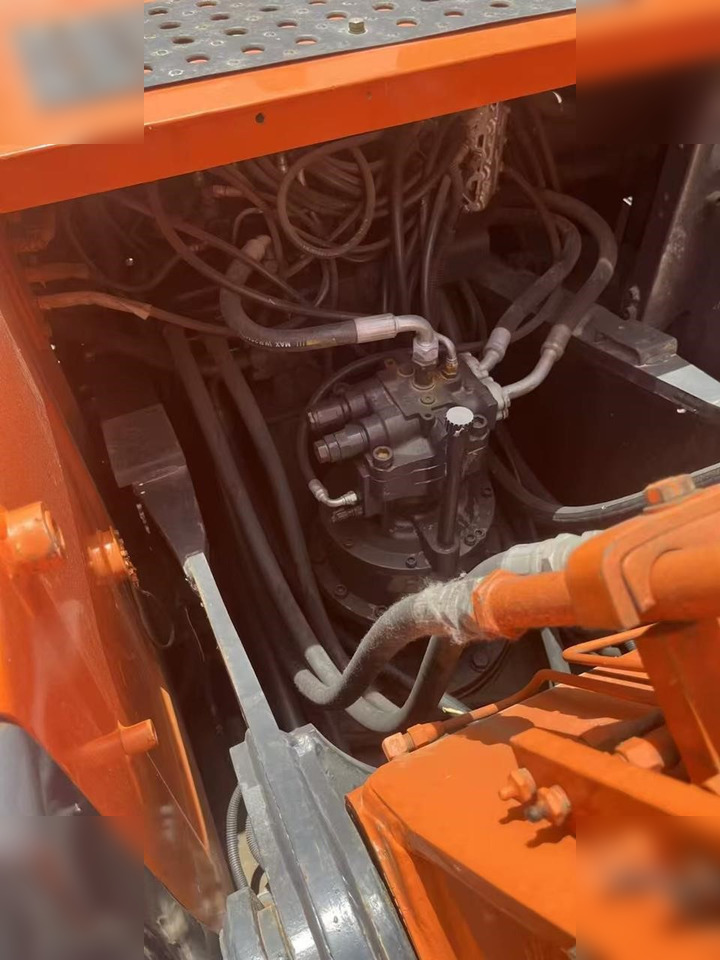 HITACHI ZX200 - Ekskavator perayap: gambar 4 HITACHI ZX200 - Ekskavator perayap: gambar 4