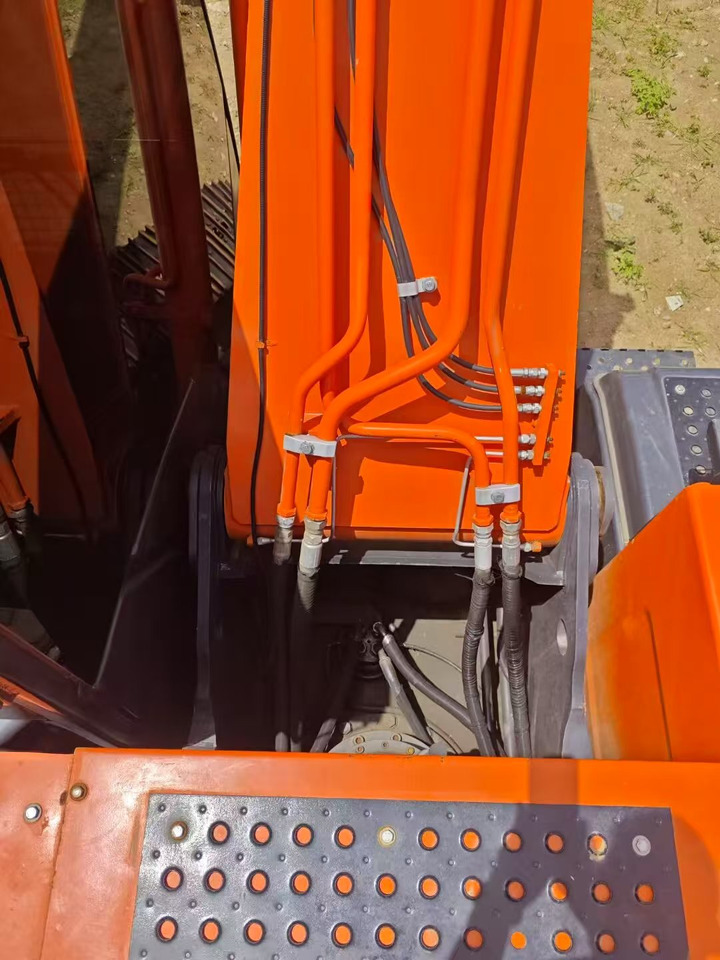 Hitachi ZX240-3G - Ekskavator perayap: gambar 2 Hitachi ZX240-3G - Ekskavator perayap: gambar 2