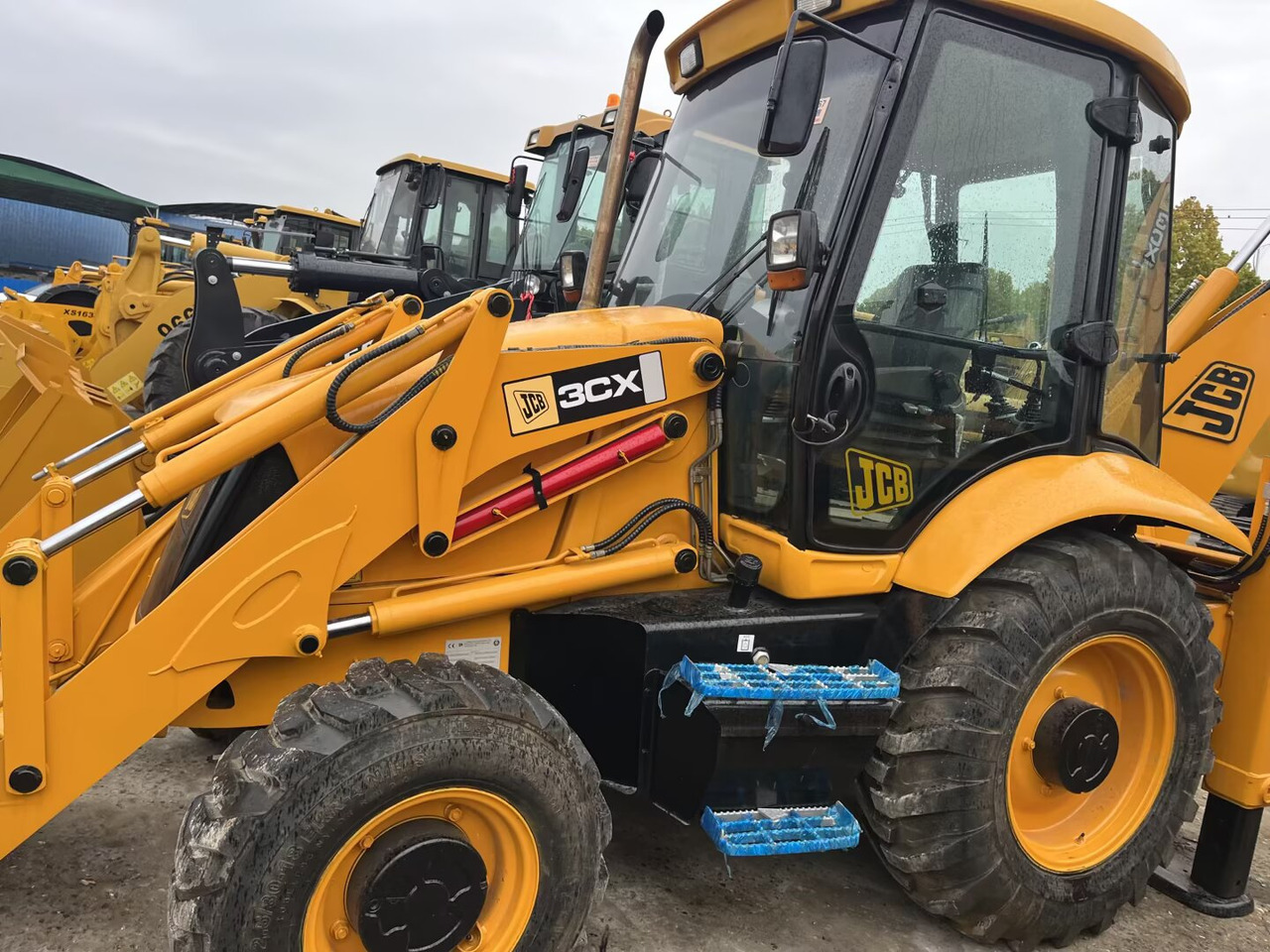 JCB - Backhoe loader: gambar 1 JCB - Backhoe loader: gambar 1