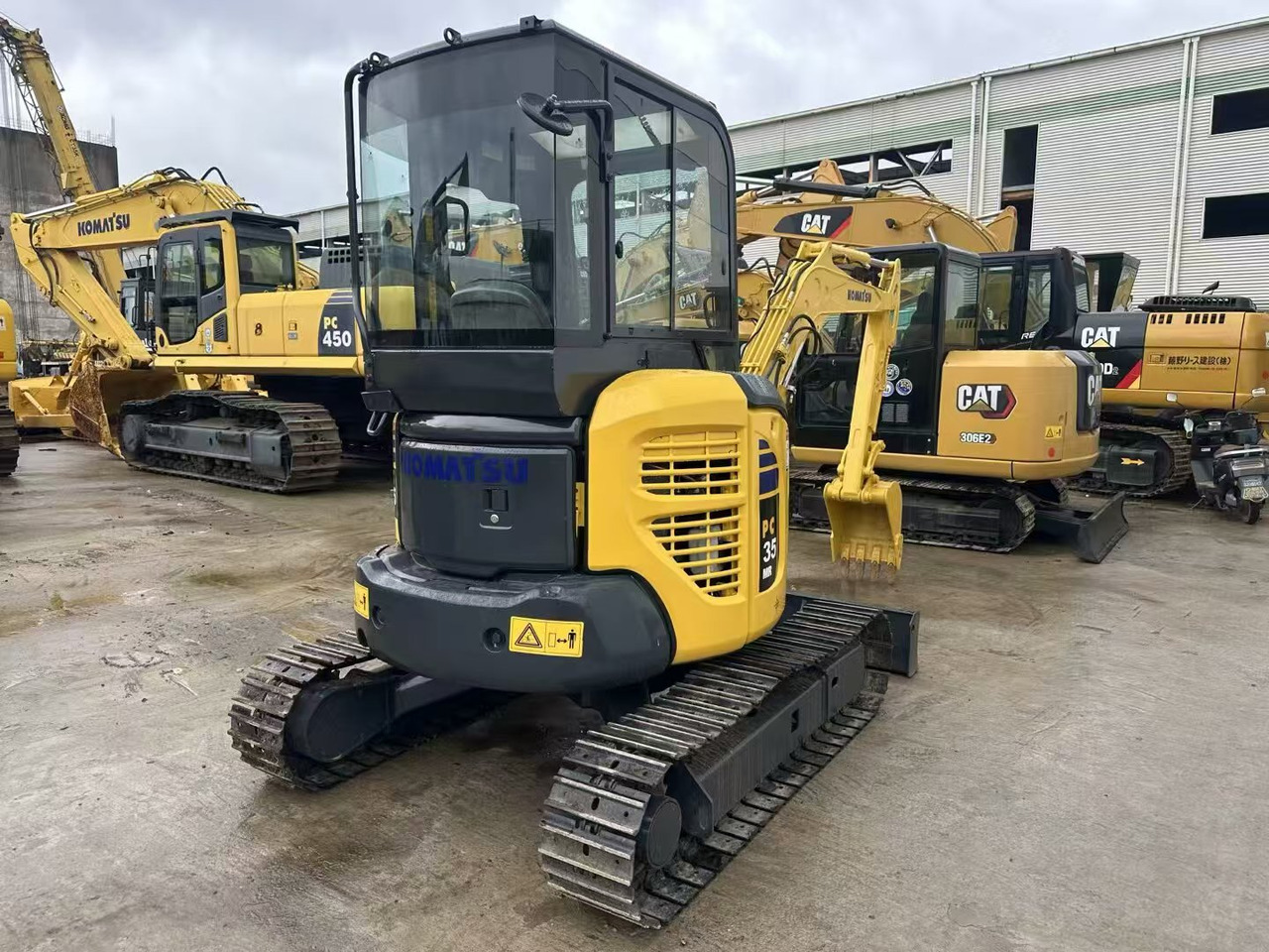 KOMATSU 35MR - Ekskavator mini: gambar 2 KOMATSU 35MR - Ekskavator mini: gambar 2