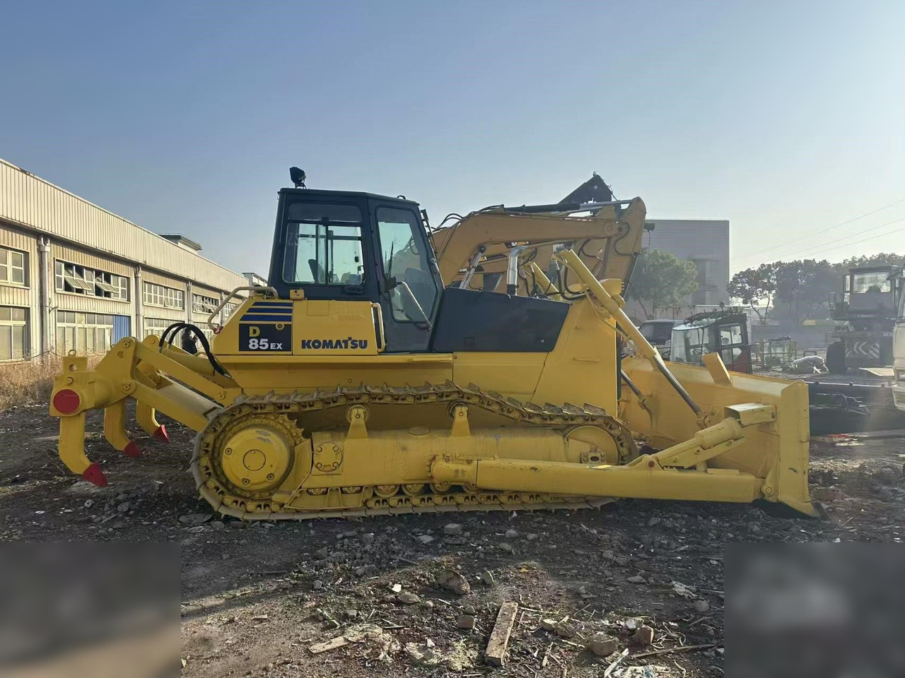 KOMATSU D85EX-18 - Bulldozer: gambar 1 KOMATSU D85EX-18 - Bulldozer: gambar 1