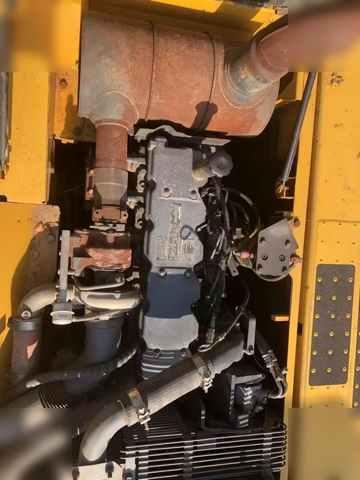 KOMATSU PC220-8 - Ekskavator perayap: gambar 5 KOMATSU PC220-8 - Ekskavator perayap: gambar 5