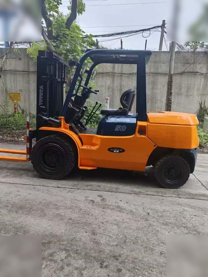 TOYOTA 8FGU30 - Forklift: gambar 1 TOYOTA 8FGU30 - Forklift: gambar 1