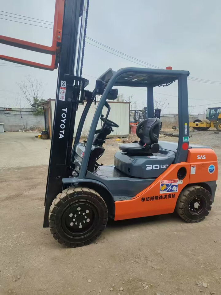 Toyata 3-ton - Lift tiang vertikal: gambar 3 Toyata 3-ton - Lift tiang vertikal: gambar 3