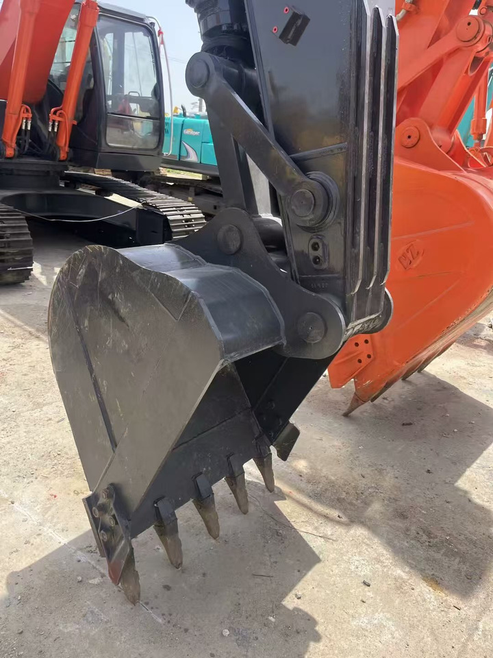 Ekskavator perayap VOLVO EC140: gambar 16 Ekskavator perayap VOLVO EC140: gambar 16