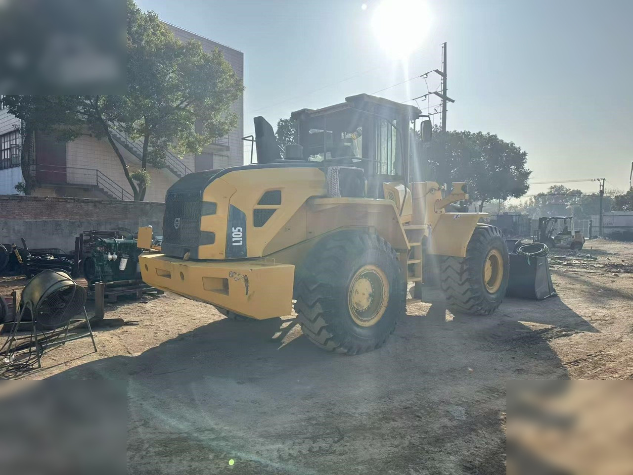 VOLVO L105 - Wheel loader: gambar 1 VOLVO L105 - Wheel loader: gambar 1