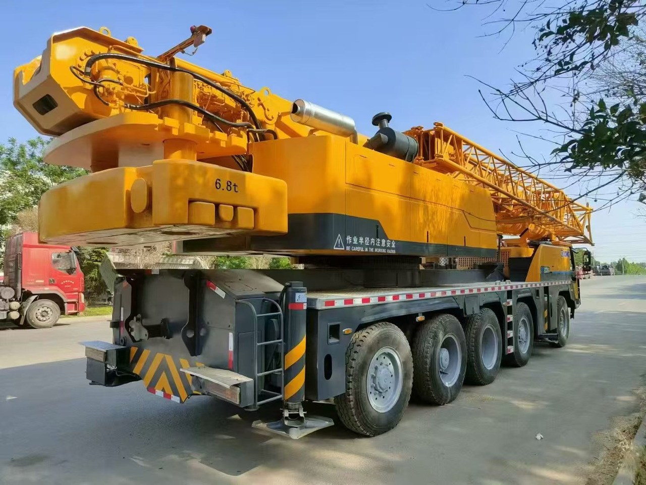 XCMG 100-ton - Derek bergerak: gambar 2 XCMG 100-ton - Derek bergerak: gambar 2