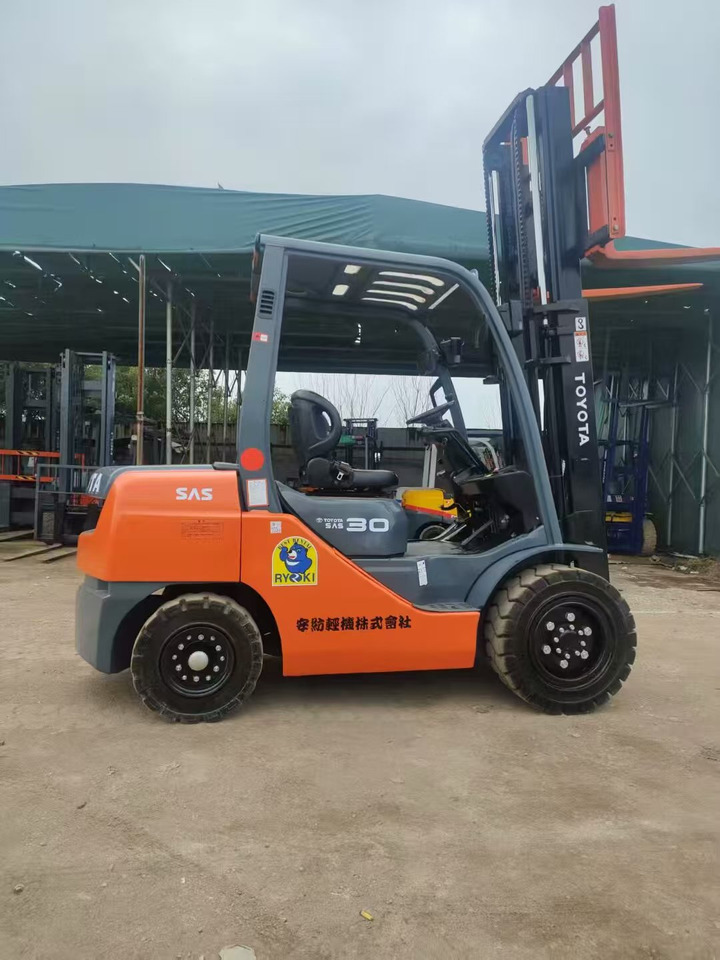 Toyata 3-ton - Lift tiang vertikal: gambar 4 Toyata 3-ton - Lift tiang vertikal: gambar 4