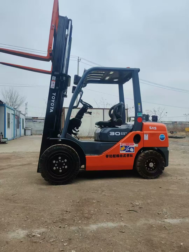 Toyata 3-ton - Lift tiang vertikal: gambar 5 Toyata 3-ton - Lift tiang vertikal: gambar 5