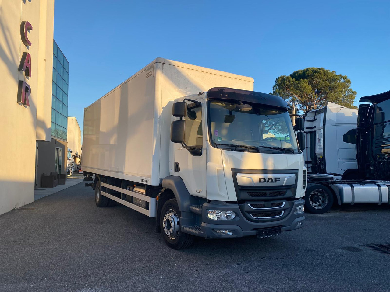 DAF LF 260 FA - Truk box: gambar 3 DAF LF 260 FA - Truk box: gambar 3