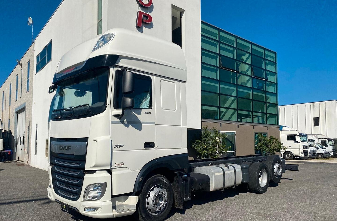 DAF XF 480 FT FULL PNEUMATIC 2019 - Truk sasis: gambar 1 DAF XF 480 FT FULL PNEUMATIC 2019 - Truk sasis: gambar 1