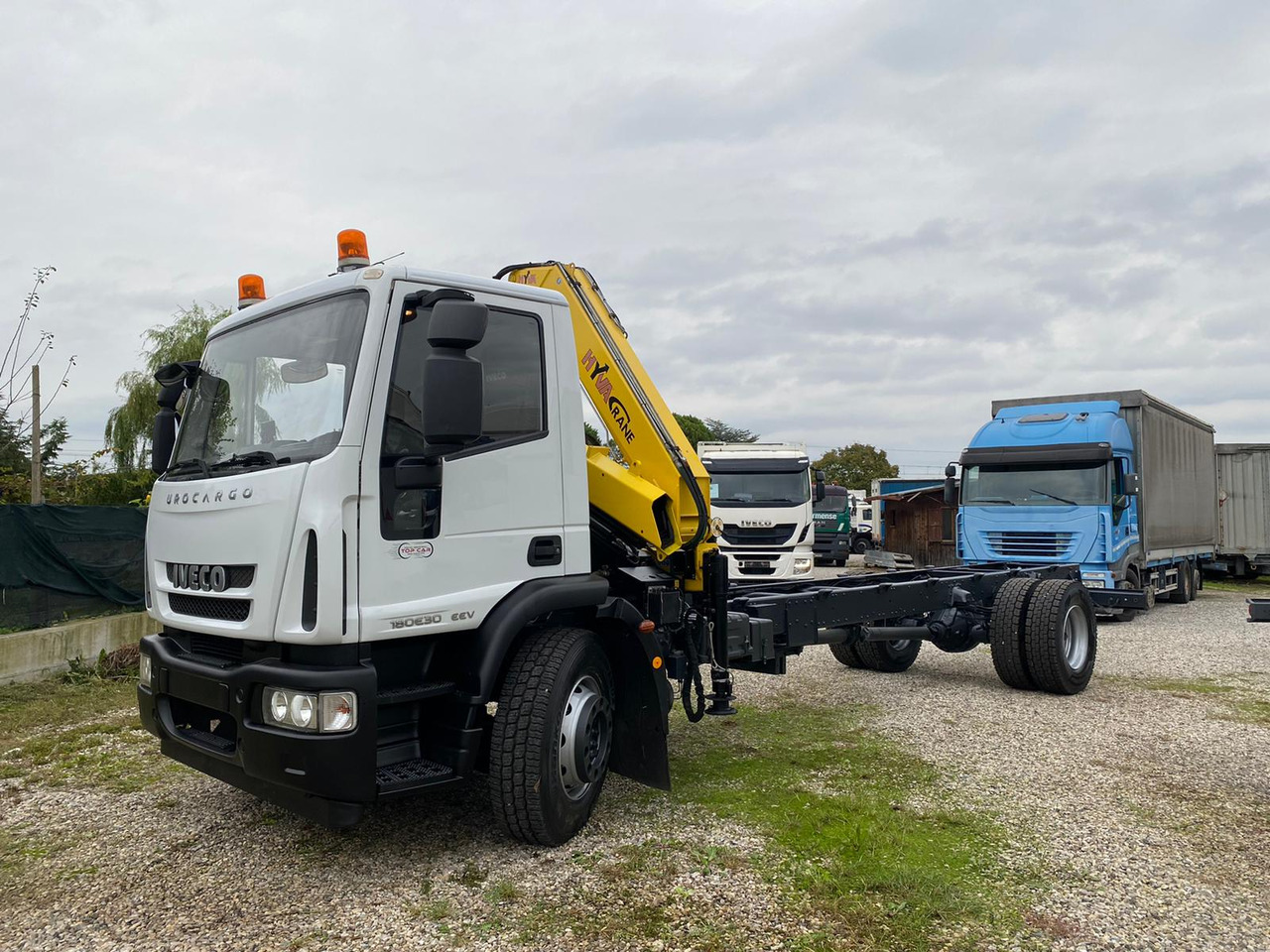IVECO 180E30 - Truk sasis: gambar 1 IVECO 180E30 - Truk sasis: gambar 1