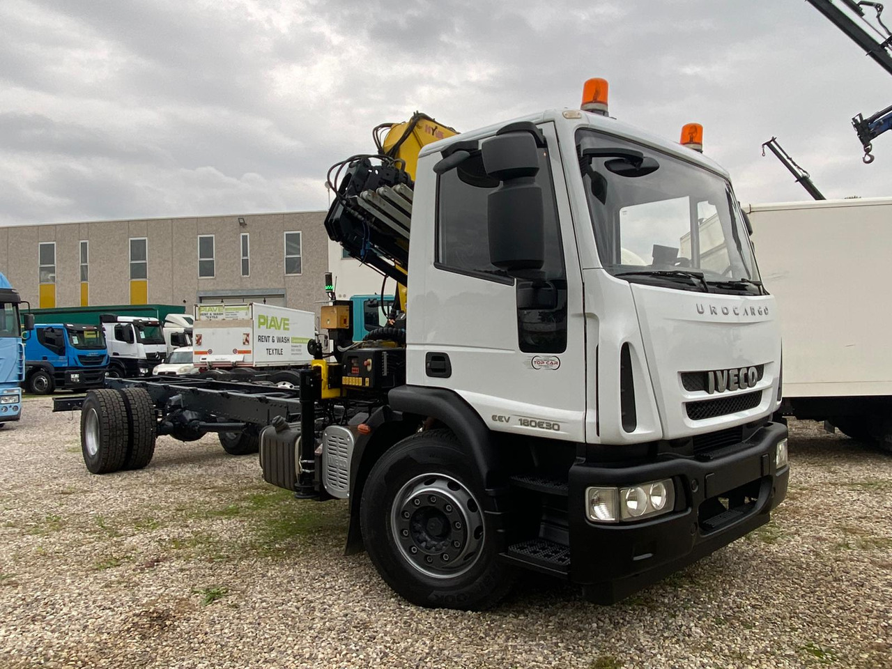 IVECO 180E30 - Truk sasis: gambar 2 IVECO 180E30 - Truk sasis: gambar 2