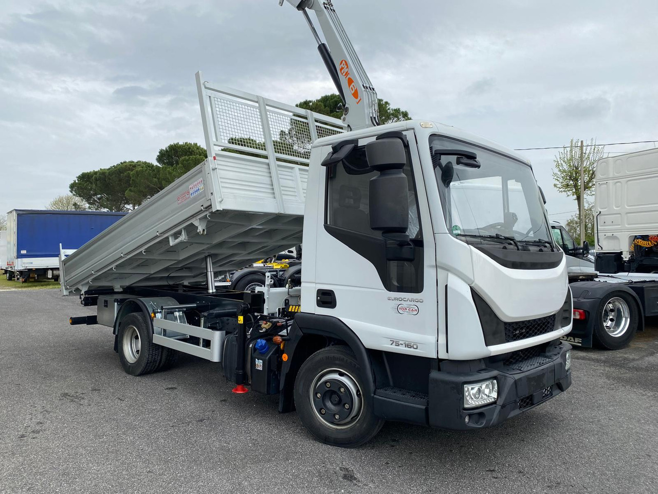 IVECO 75E16 - Truk jungkit: gambar 4 IVECO 75E16 - Truk jungkit: gambar 4