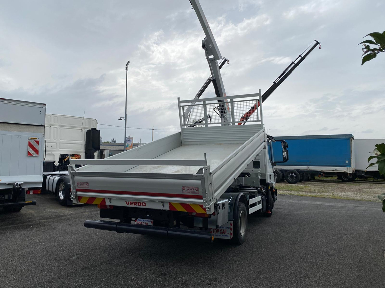 IVECO 75E16 - Truk jungkit: gambar 5 IVECO 75E16 - Truk jungkit: gambar 5