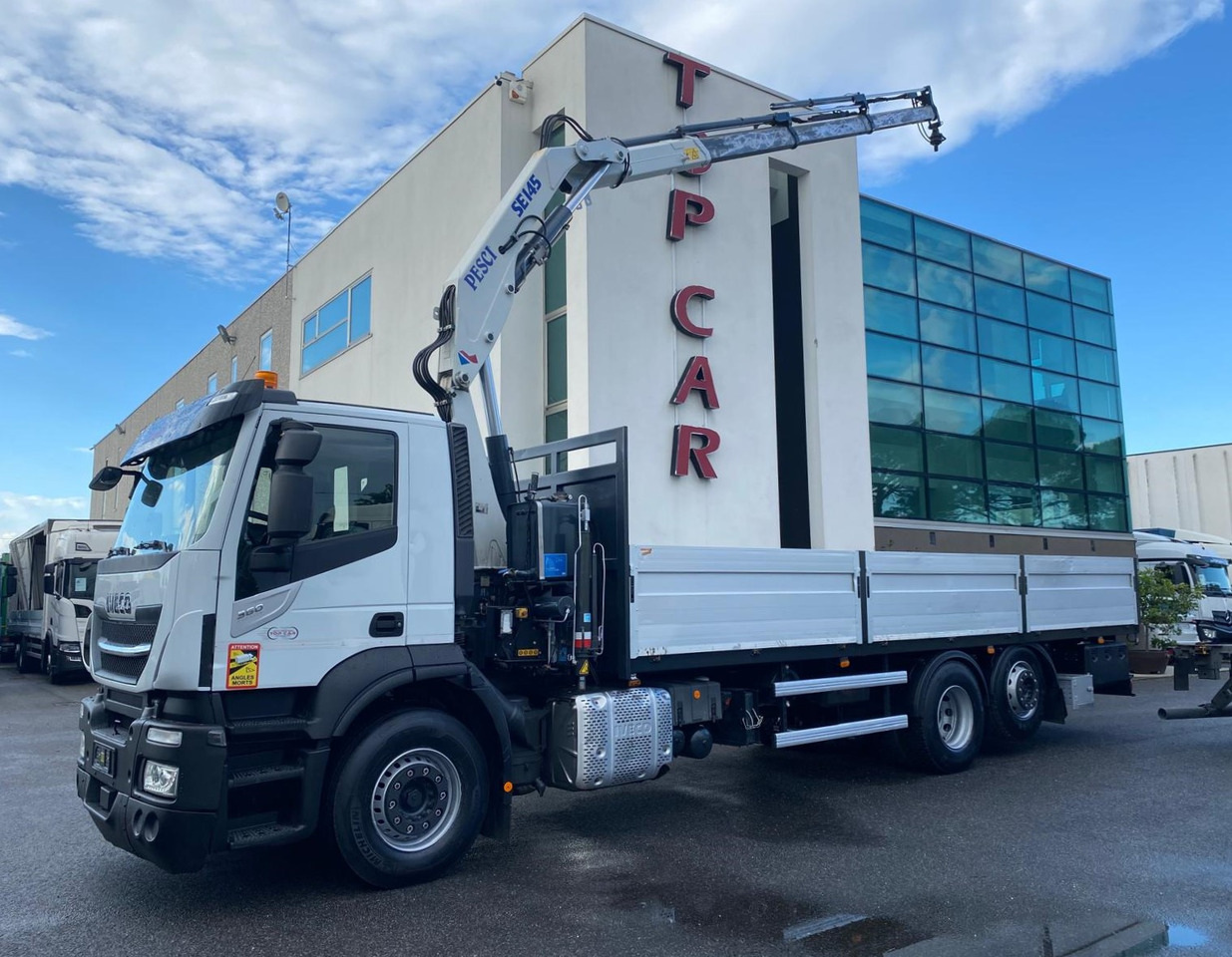IVECO AD260S36 - Truk flatbed: gambar 1 IVECO AD260S36 - Truk flatbed: gambar 1