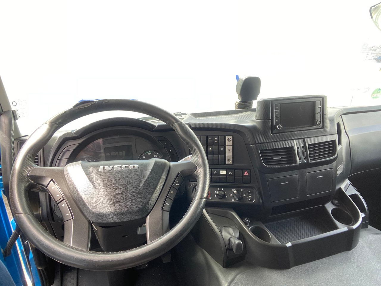 IVECO AT190S36 - Truk sasis: gambar 5 IVECO AT190S36 - Truk sasis: gambar 5