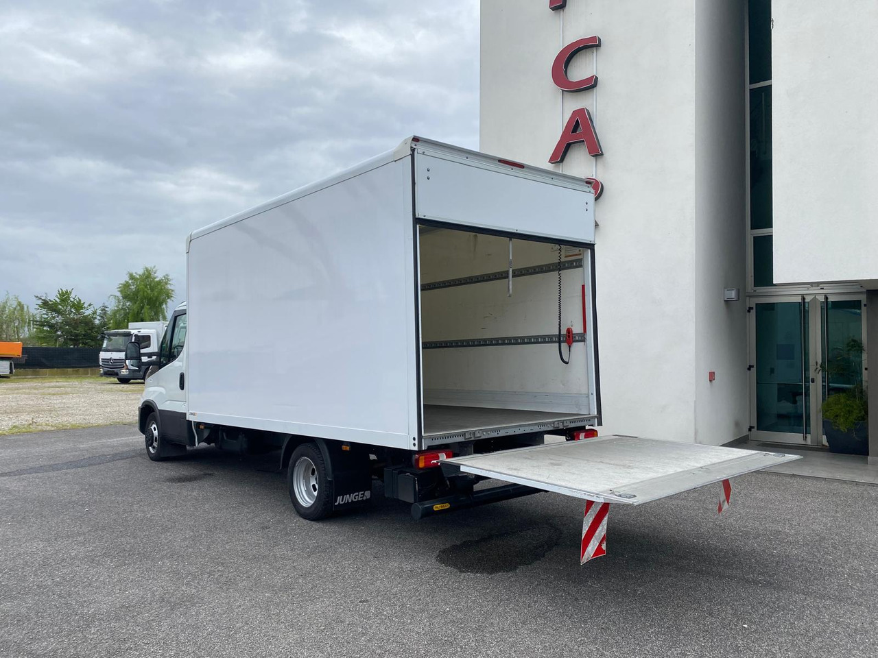 IVECO DAILY 35C16 - Van panel: gambar 5 IVECO DAILY 35C16 - Van panel: gambar 5