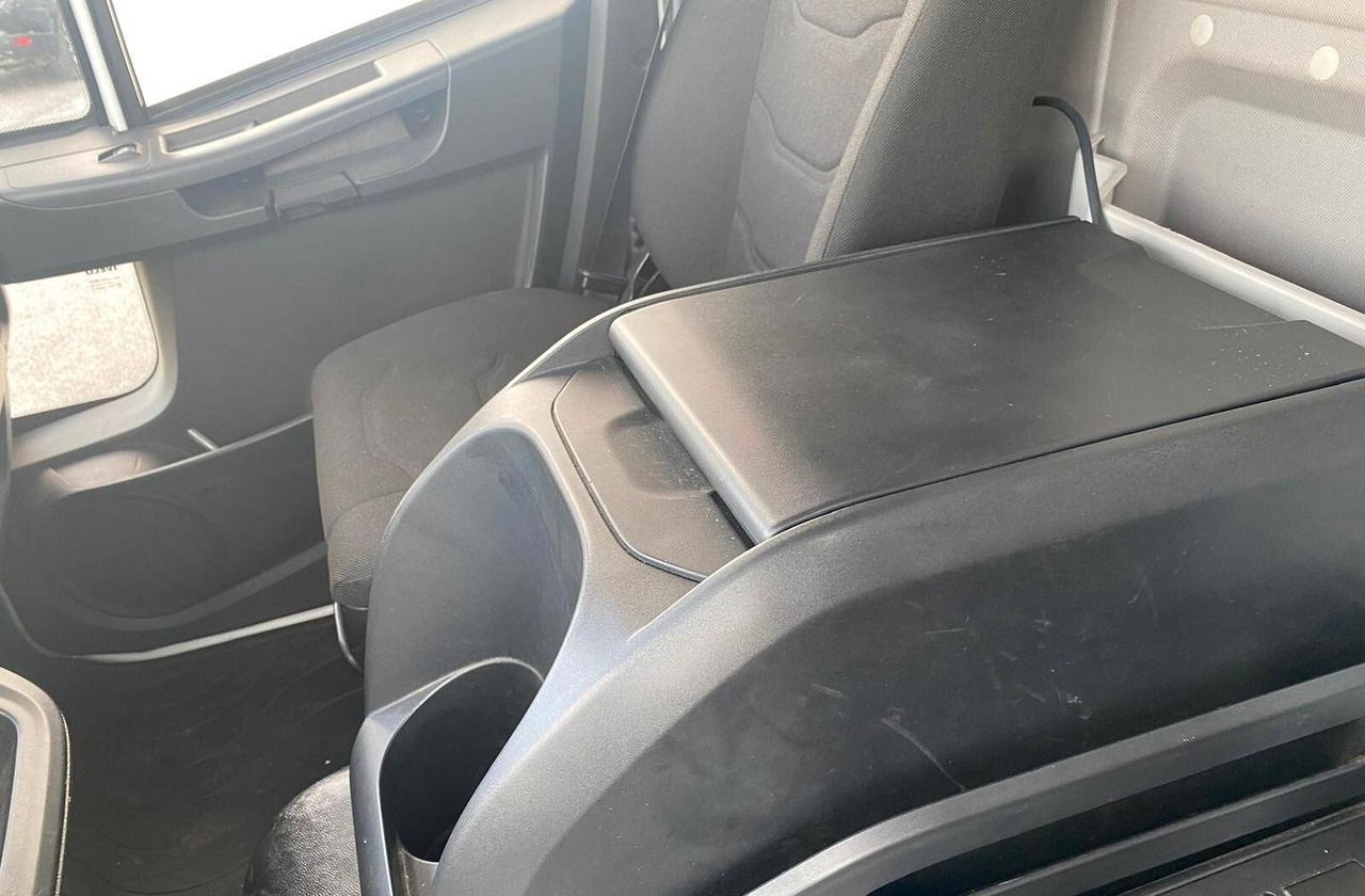 Leasing IVECO EUROCARGO 75E19 EURO 6 2018 IVECO EUROCARGO 75E19 EURO 6 2018: gambar 6 Leasing IVECO EUROCARGO 75E19 EURO 6 2018 IVECO EUROCARGO 75E19 EURO 6 2018: gambar 6