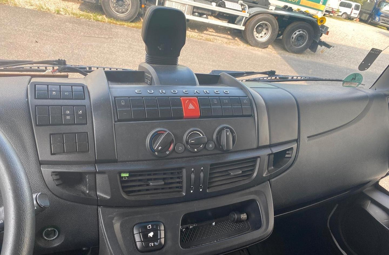 IVECO EUROCARGO 75E19 EURO 6 2018 - Truk dengan terpal samping: gambar 5 IVECO EUROCARGO 75E19 EURO 6 2018 - Truk dengan terpal samping: gambar 5