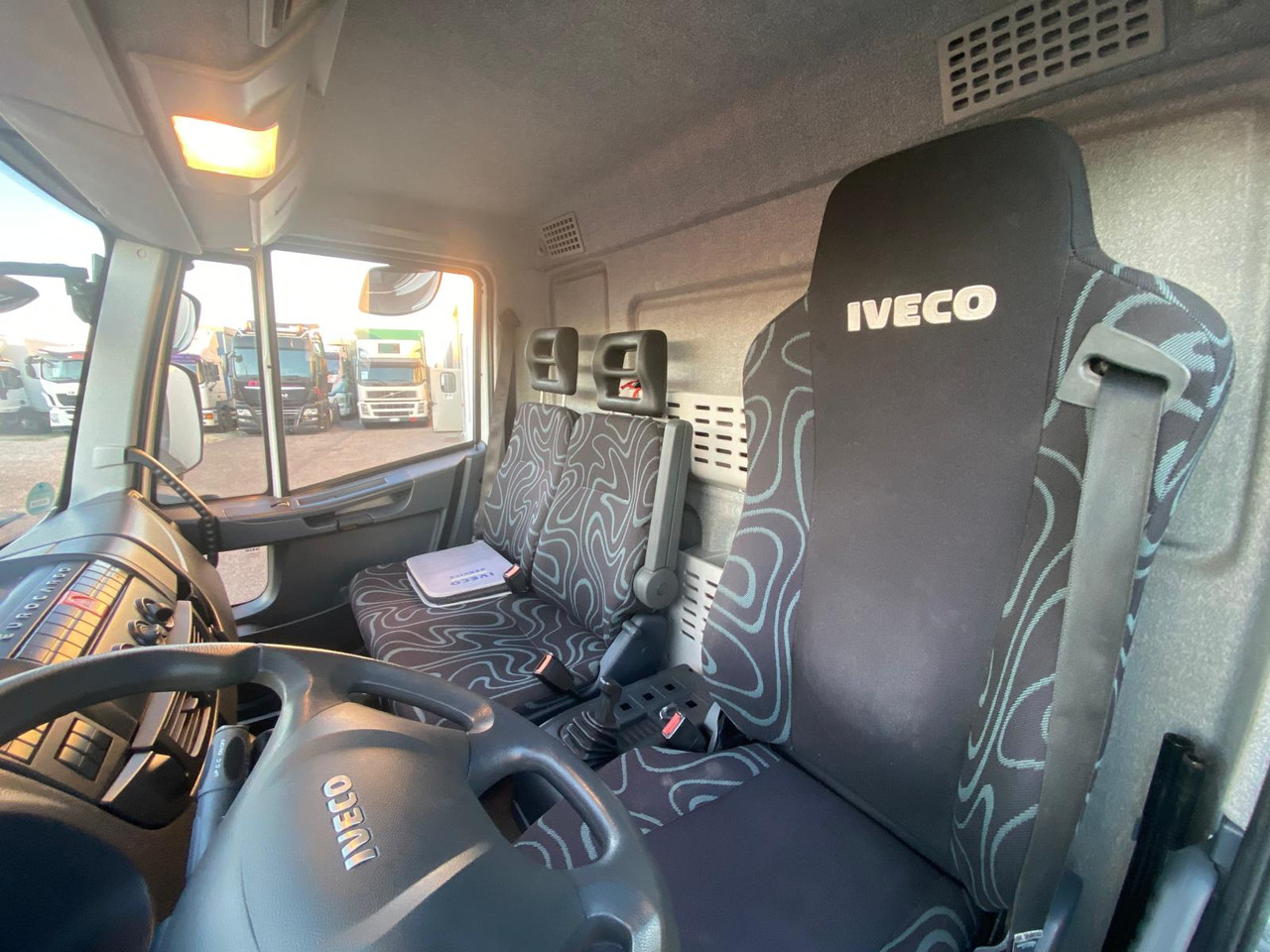 IVECO EUROCARGO 75E19 - Truk box: gambar 5 IVECO EUROCARGO 75E19 - Truk box: gambar 5