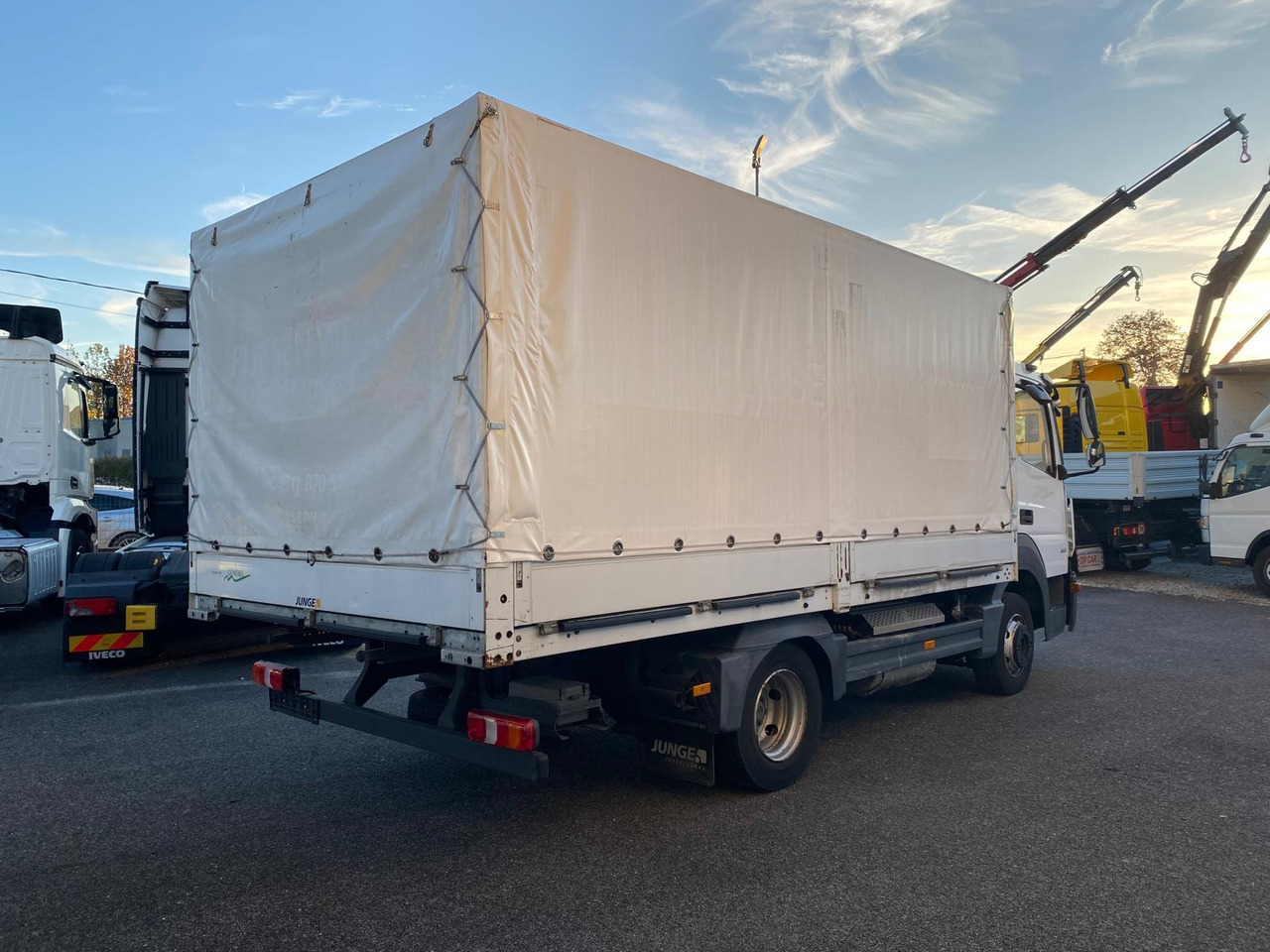 MERCEDES-BENZ 816 ATEGO - Truk dengan terpal samping: gambar 4 MERCEDES-BENZ 816 ATEGO - Truk dengan terpal samping: gambar 4