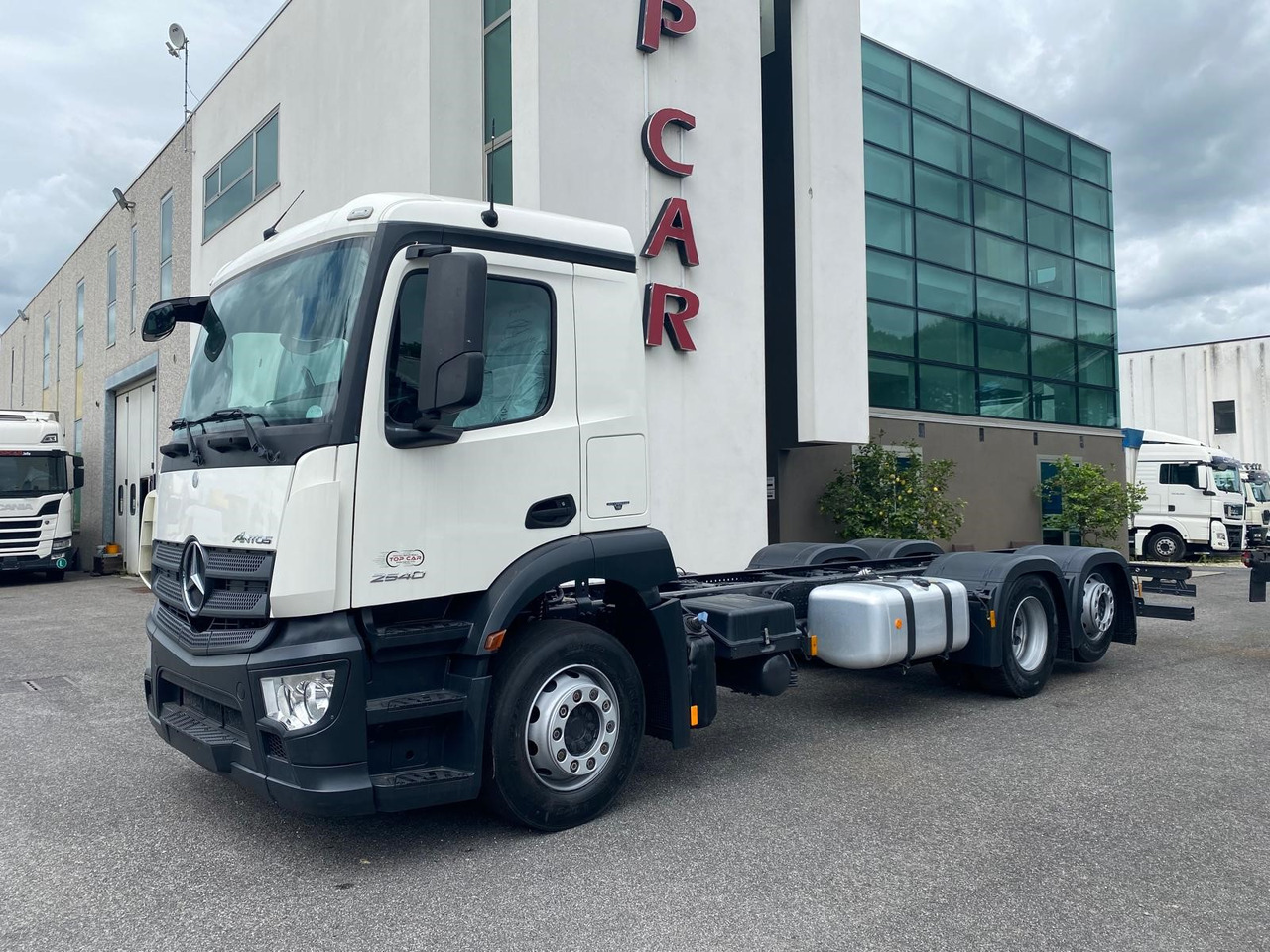 MERCEDES-BENZ ANTOS 25.40 - Truk sasis: gambar 1 MERCEDES-BENZ ANTOS 25.40 - Truk sasis: gambar 1