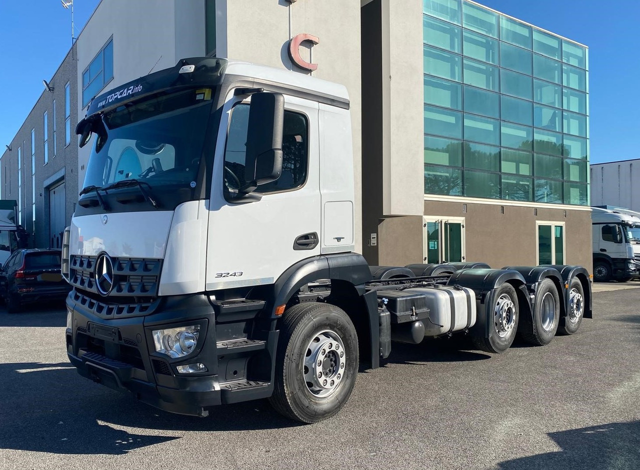 MERCEDES-BENZ AROCS 32.43 - Truk sasis: gambar 1 MERCEDES-BENZ AROCS 32.43 - Truk sasis: gambar 1