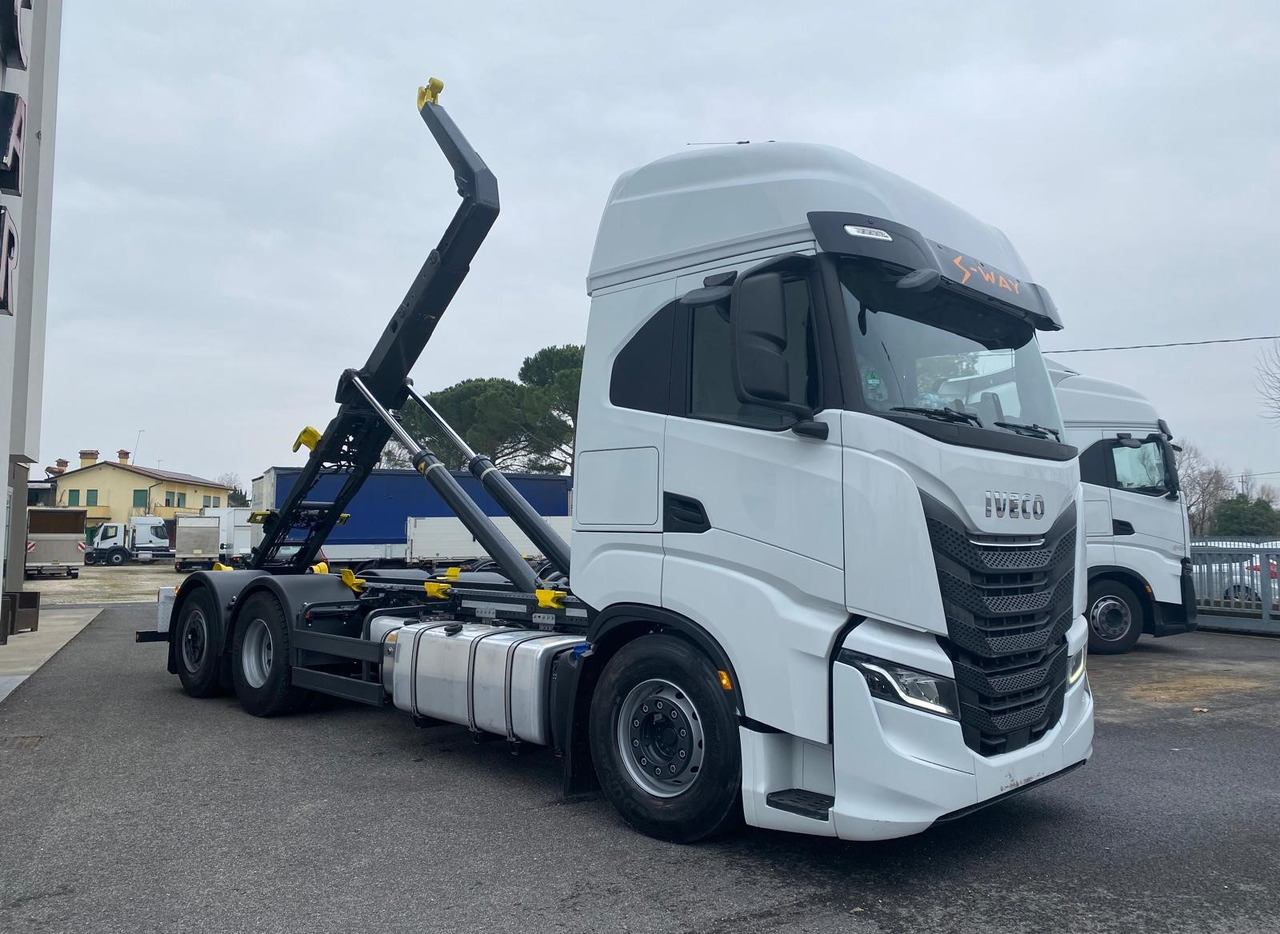 IVECO S-WAY AS260S48 - Truk: gambar 2 IVECO S-WAY AS260S48 - Truk: gambar 2
