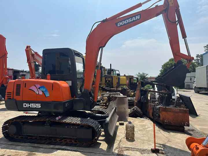 90% New Mini Excavator Doosan DH55 Second-hand Excavator 5 Ton Mini Used Excavator for Sale in Low Price - Ekskavator mini: gambar 4 90% New Mini Excavator Doosan DH55 Second-hand Excavator 5 Ton Mini Used Excavator for Sale in Low Price - Ekskavator mini: gambar 4