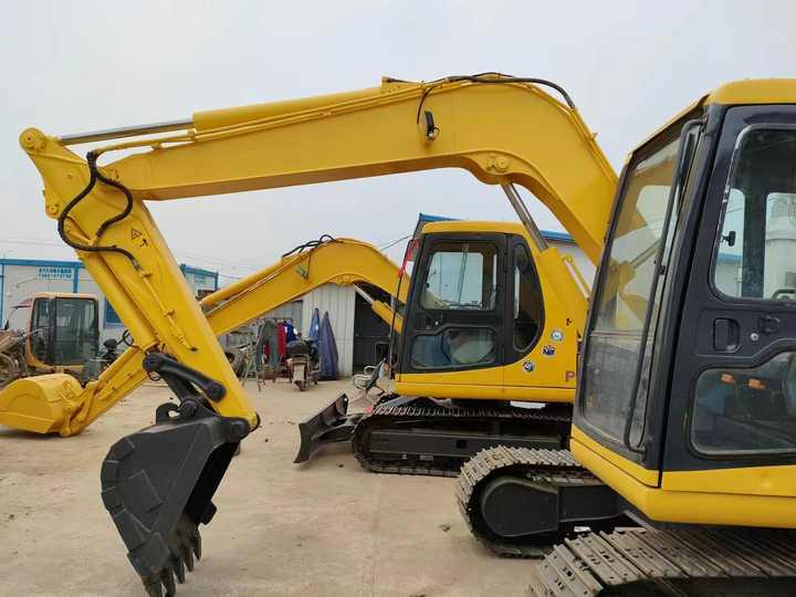 Cheap Used Komatsu PC60-7 Crawler Excavator with High Efficiency Used Heavy Machinery Komatsu P60-7 Digger Cheap for Sale - Ekskavator perayap: gambar 3 Cheap Used Komatsu PC60-7 Crawler Excavator with High Efficiency Used Heavy Machinery Komatsu P60-7 Digger Cheap for Sale - Ekskavator perayap: gambar 3