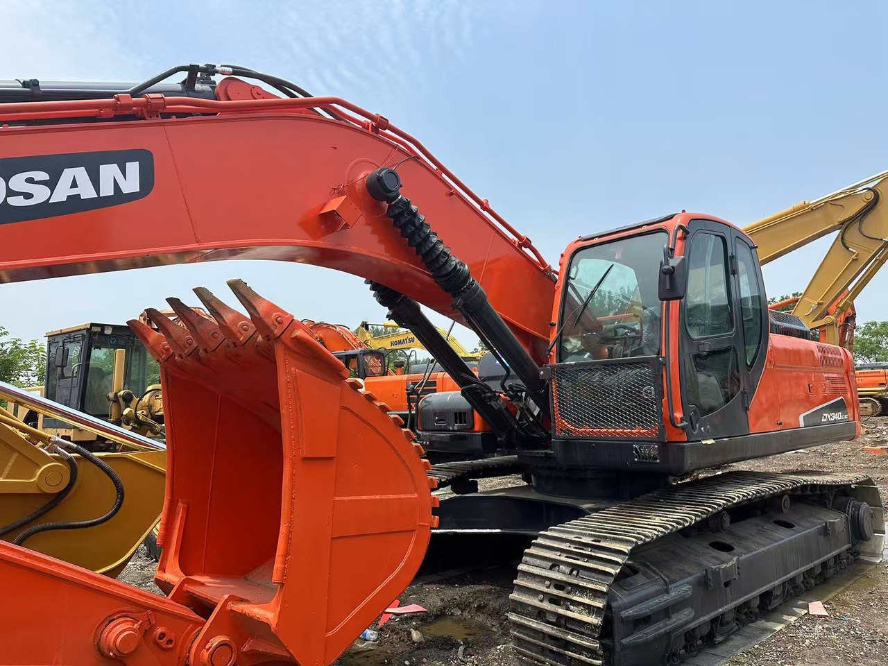 DOOSAN dx340 low working hours good price in stock for sale - Ekskavator perayap: gambar 5 DOOSAN dx340 low working hours good price in stock for sale - Ekskavator perayap: gambar 5