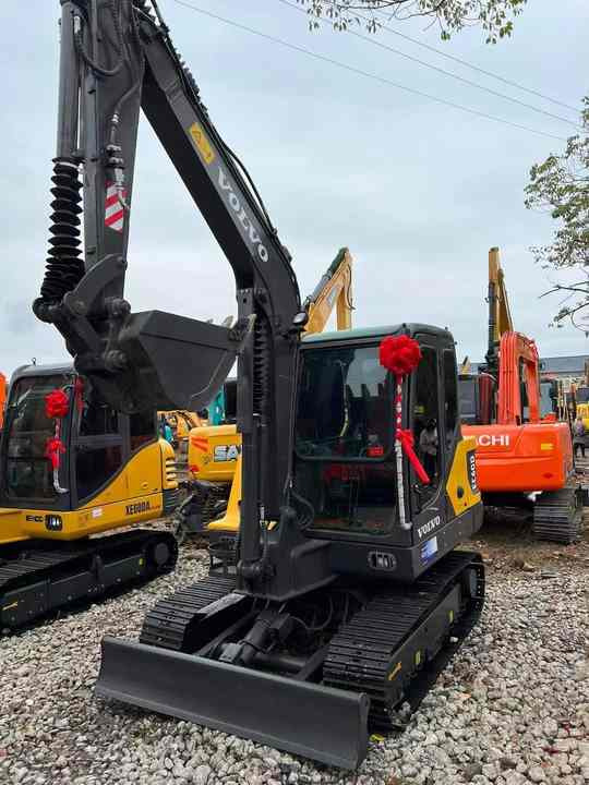 High Quality Used Volvo EC60D Excavator for Sale 6 Ton Compact Machine, Excellent Condition, Ready for Work! - Ekskavator mini: gambar 3 High Quality Used Volvo EC60D Excavator for Sale 6 Ton Compact Machine, Excellent Condition, Ready for Work! - Ekskavator mini: gambar 3