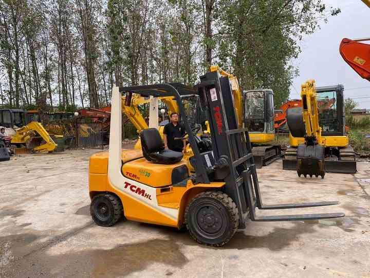 Japanese Forklifts Telehandler Used TCM Forklift Diesel Forklift 3Ton Pallet Truck - Forklift: gambar 4 Japanese Forklifts Telehandler Used TCM Forklift Diesel Forklift 3Ton Pallet Truck - Forklift: gambar 4
