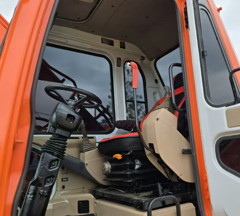 DOOSAN Good Condition Original Doosan DH150w-7 Wheel Excavator 15 Tons Used Doosan Dh150w-7 Excavator Used Wheel Excavator for Sale - Peralatan konstruksi: gambar 3 DOOSAN Good Condition Original Doosan DH150w-7 Wheel Excavator 15 Tons Used Doosan Dh150w-7 Excavator Used Wheel Excavator for Sale - Peralatan konstruksi: gambar 3