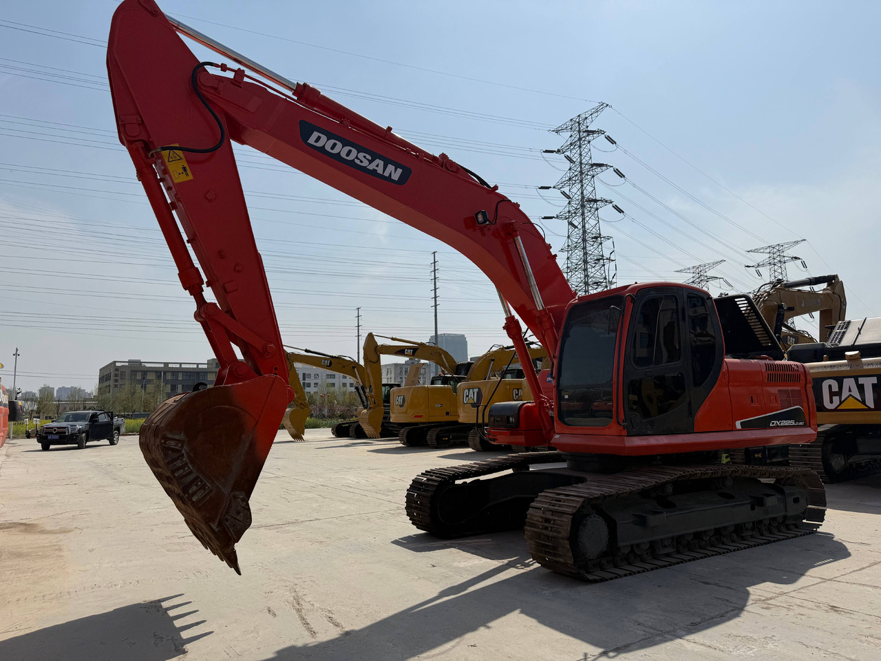 DOOSAN Used Digger Doosan DX225LC-9T Construction Machinery Construction Digger Used Doosan DX225LC-9T Cheap Excavator - Peralatan konstruksi: gambar 2 DOOSAN Used Digger Doosan DX225LC-9T Construction Machinery Construction Digger Used Doosan DX225LC-9T Cheap Excavator - Peralatan konstruksi: gambar 2
