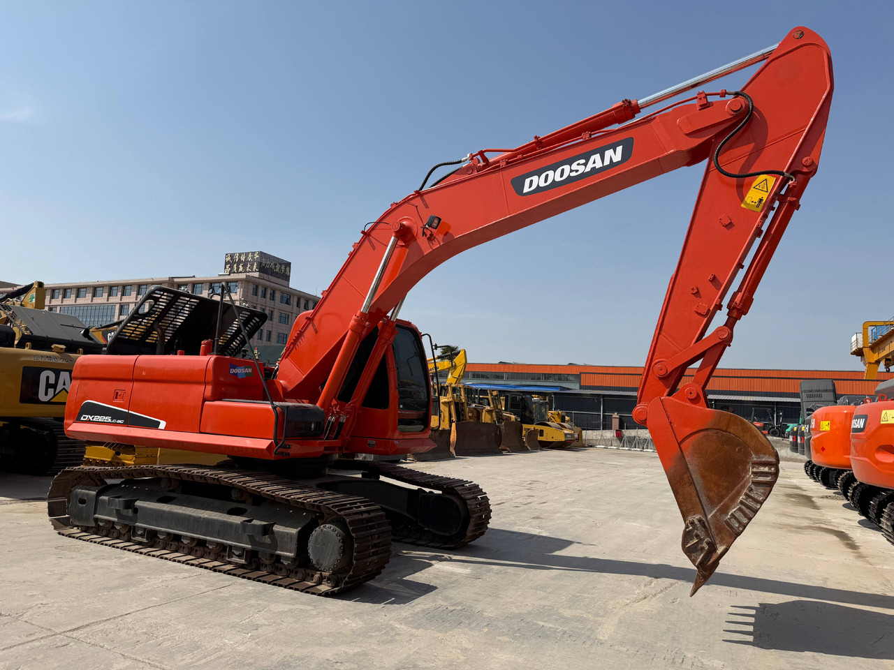 DOOSAN Used Digger Doosan DX225LC-9T Construction Machinery Construction Digger Used Doosan DX225LC-9T Cheap Excavator - Peralatan konstruksi: gambar 1 DOOSAN Used Digger Doosan DX225LC-9T Construction Machinery Construction Digger Used Doosan DX225LC-9T Cheap Excavator - Peralatan konstruksi: gambar 1