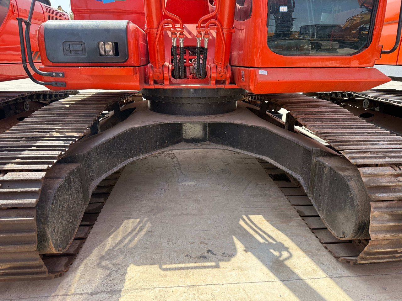 DOOSAN Used Digger Doosan DX225LC-9T Construction Machinery Construction Digger Used Doosan DX225LC-9T Cheap Excavator - Peralatan konstruksi: gambar 4 DOOSAN Used Digger Doosan DX225LC-9T Construction Machinery Construction Digger Used Doosan DX225LC-9T Cheap Excavator - Peralatan konstruksi: gambar 4