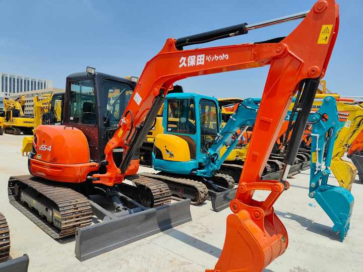 Perfect Condition Kubota U55-4 Japan Brand Mini Excavator with Pusher for Sale 90% Brand New Mini Kubota U25 35 55 5tons - Ekskavator mini: gambar 3 Perfect Condition Kubota U55-4 Japan Brand Mini Excavator with Pusher for Sale 90% Brand New Mini Kubota U25 35 55 5tons - Ekskavator mini: gambar 3
