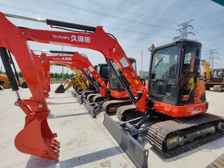 Perfect Condition Kubota U55-4 Japan Brand Mini Excavator with Pusher for Sale 90% Brand New Mini Kubota U25 35 55 5tons - Ekskavator mini: gambar 5 Perfect Condition Kubota U55-4 Japan Brand Mini Excavator with Pusher for Sale 90% Brand New Mini Kubota U25 35 55 5tons - Ekskavator mini: gambar 5