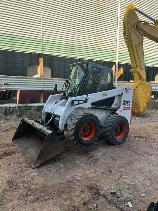 Skid steer Second Hand   BOBCAT S300 Skid-steer Loader with Very Good Performance Is for Sale at a Low Price: gambar 6