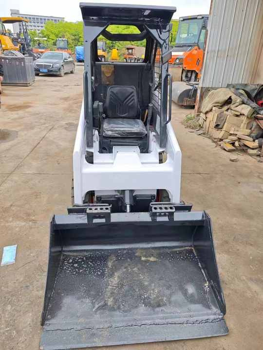 Second Hand Bobcat S70 Skid Steer Loader on Stock Excellent Performance Bobcat S70 S160 S300 330 Skid Steer for Sale - Skid steer: gambar 3 Second Hand Bobcat S70 Skid Steer Loader on Stock Excellent Performance Bobcat S70 S160 S300 330 Skid Steer for Sale - Skid steer: gambar 3
