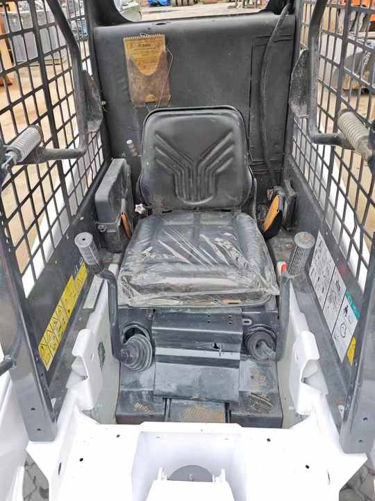 Second Hand Bobcat S70 Skid Steer Loader on Stock Excellent Performance Bobcat S70 S160 S300 330 Skid Steer for Sale - Skid steer: gambar 2 Second Hand Bobcat S70 Skid Steer Loader on Stock Excellent Performance Bobcat S70 S160 S300 330 Skid Steer for Sale - Skid steer: gambar 2