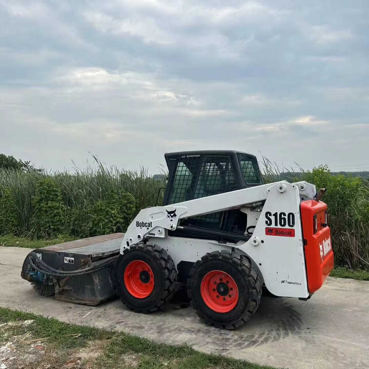 USED BOBCAT S160 Skid-steer Loader Bobcat S160 Carry Sweeper with Very Good Performance Is for Sale at a Low Price. - Skid steer: gambar 1 USED BOBCAT S160 Skid-steer Loader Bobcat S160 Carry Sweeper with Very Good Performance Is for Sale at a Low Price. - Skid steer: gambar 1