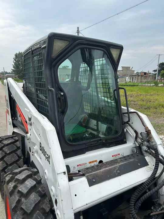 USED BOBCAT S160 Skid-steer Loader Bobcat S160 Carry Sweeper with Very Good Performance Is for Sale at a Low Price. - Skid steer: gambar 3 USED BOBCAT S160 Skid-steer Loader Bobcat S160 Carry Sweeper with Very Good Performance Is for Sale at a Low Price. - Skid steer: gambar 3