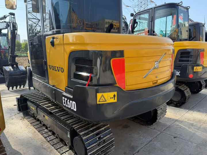 Used Digger VOLVO EC60D Construction Machinery Construction Digger Used VOLVO EC60D Cheap Excavator - Ekskavator mini: gambar 3 Used Digger VOLVO EC60D Construction Machinery Construction Digger Used VOLVO EC60D Cheap Excavator - Ekskavator mini: gambar 3