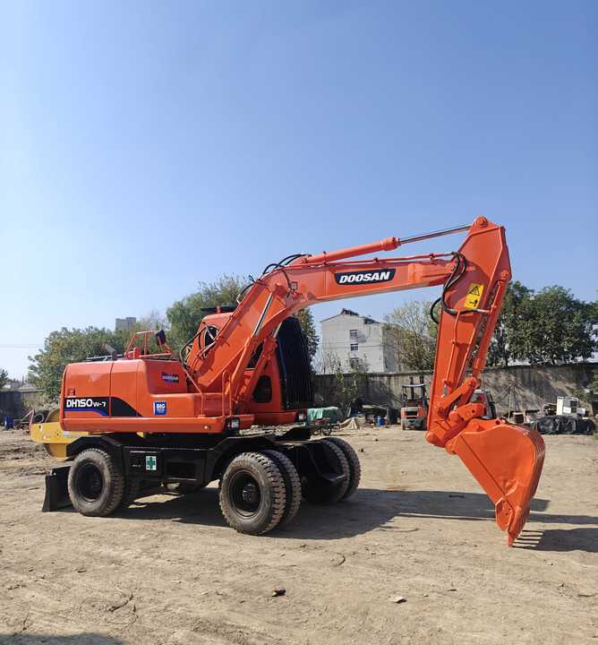 Used Doosan DH150W-7 Model Wheel Excavator Second Hand Machine Popular Brand Korean Doosan Hydraulic Machinery - Ekskavator roda: gambar 5 Used Doosan DH150W-7 Model Wheel Excavator Second Hand Machine Popular Brand Korean Doosan Hydraulic Machinery - Ekskavator roda: gambar 5